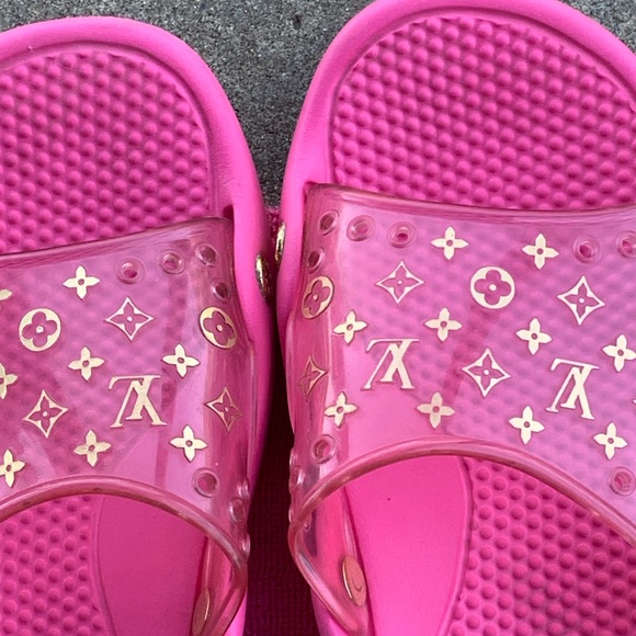 Louis Vuitton Vibrant Pink Slides - Picture 2 of 7